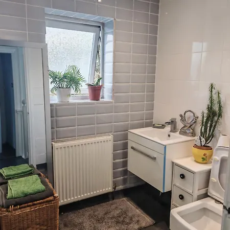 Private Room With Own Private Bathroom And Shower Warrington Buitenkant foto