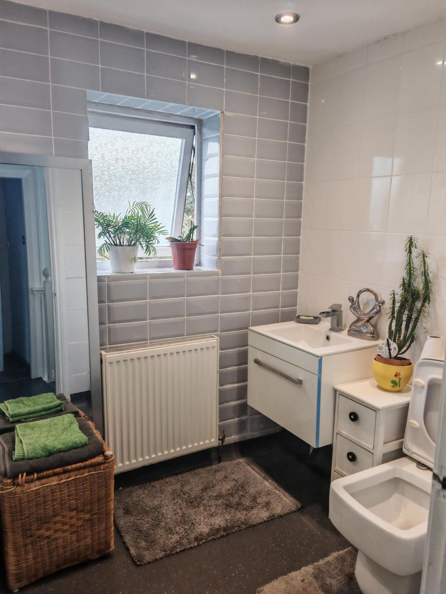Private With Own Private Bathroom And Shower Homestay Warrington